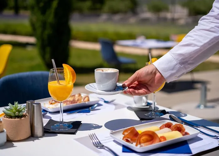 Akademis Academia 3*