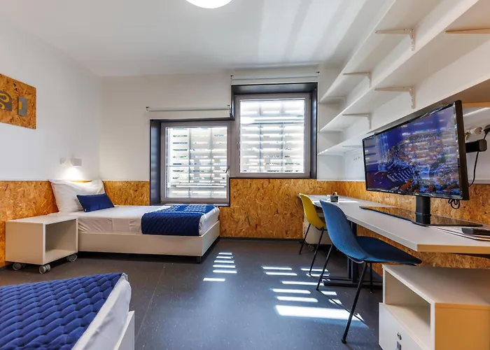 Bed and Breakfast Akademis Academia