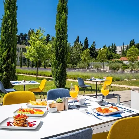 Akademis Academia Dubrownik