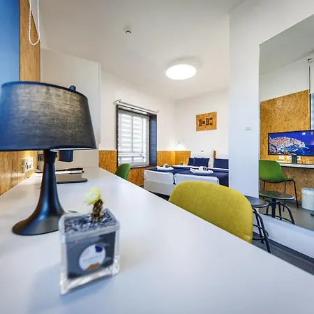 Couette-café Akademis Academia 3*