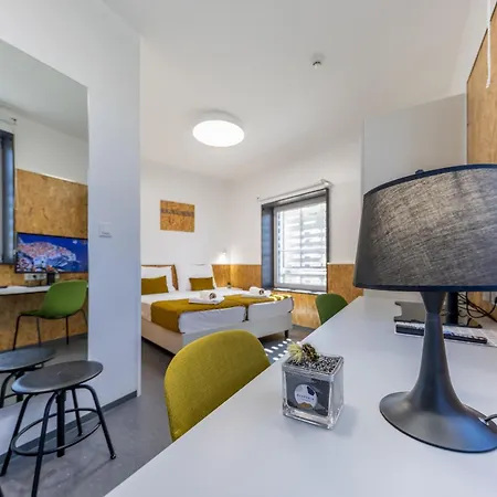 Bed & Breakfast Akademis Academia