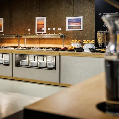 Akademis Academia Bed & Breakfast 3*