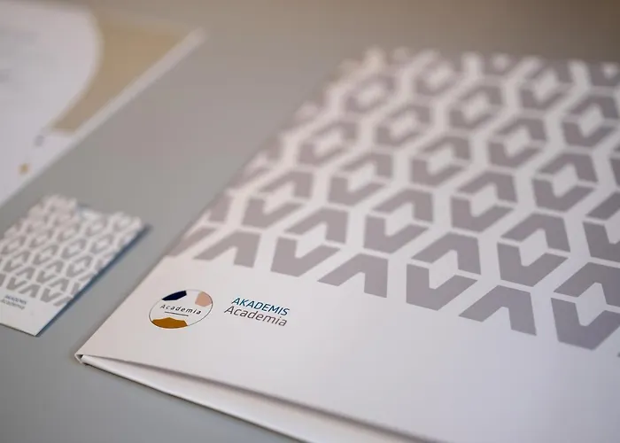 Akademis Academia krevet i doručak 3*