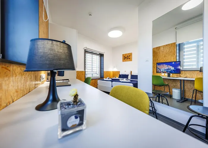 Bed & Breakfast Akademis Academia 3*