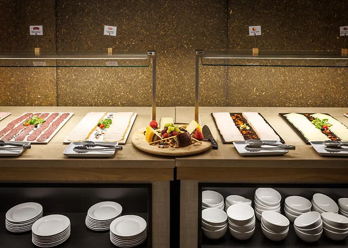 Couette-café Akademis Academia 3*