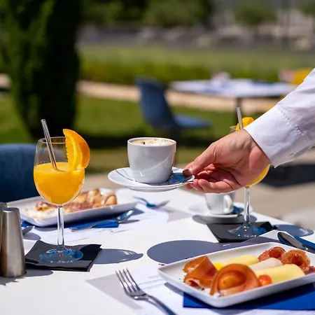 Akademis Academia 3*