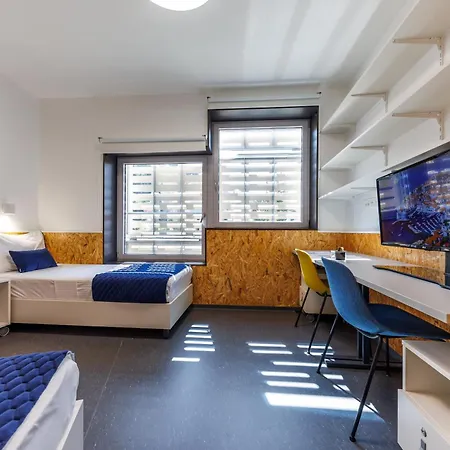 Bed & Breakfast Akademis Academia