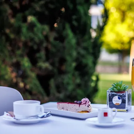 Akademis Academia 3*