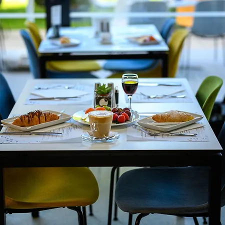 Akademis Academia Oda ve Kahvaltı