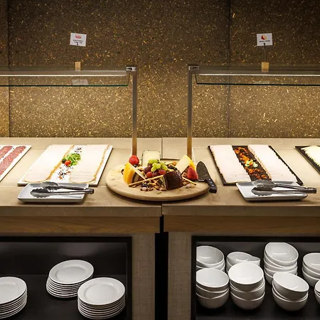 Oda ve Kahvaltı Akademis Academia 3*